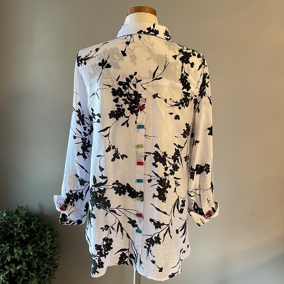 MULTIPLES black and white floral print crinkle woven point collar blouse size XS - Picture 4 of 16